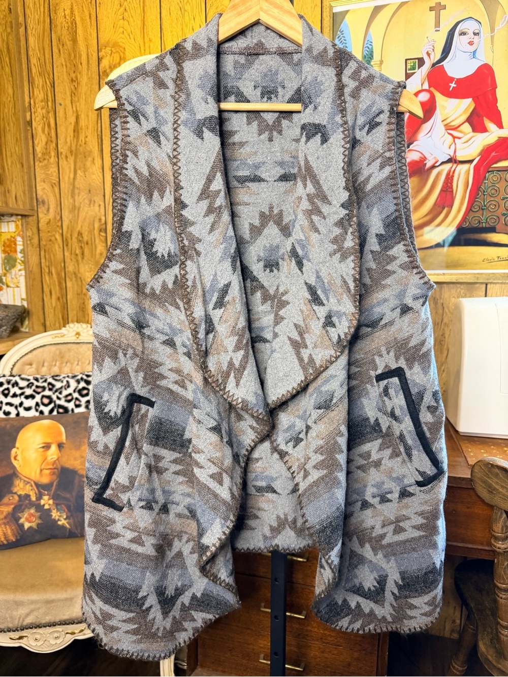 Western Style Open-Front Aztec-Pattern Vest - Picture 7 of 12
